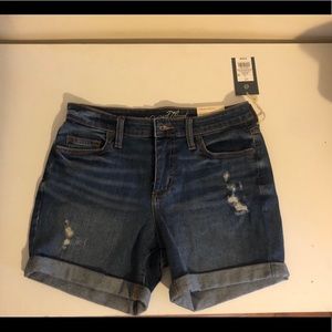 Universal Thread Mid Rise Boyfriend Shorts NWTA